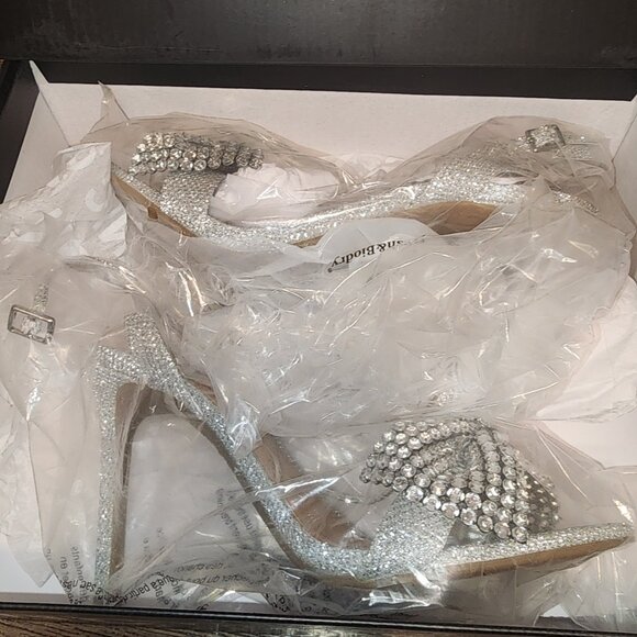 I.N.C. INTERNATIONAL CONCEPTS WOMENS NEMMZI BOW DRESS SANDALS NWT SILVER… - Picture 4 of 12